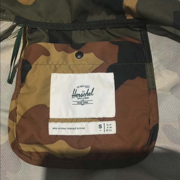 Like NEW Small Herschel Voyager Coach Wind Jacket. - Picture 3 of 5